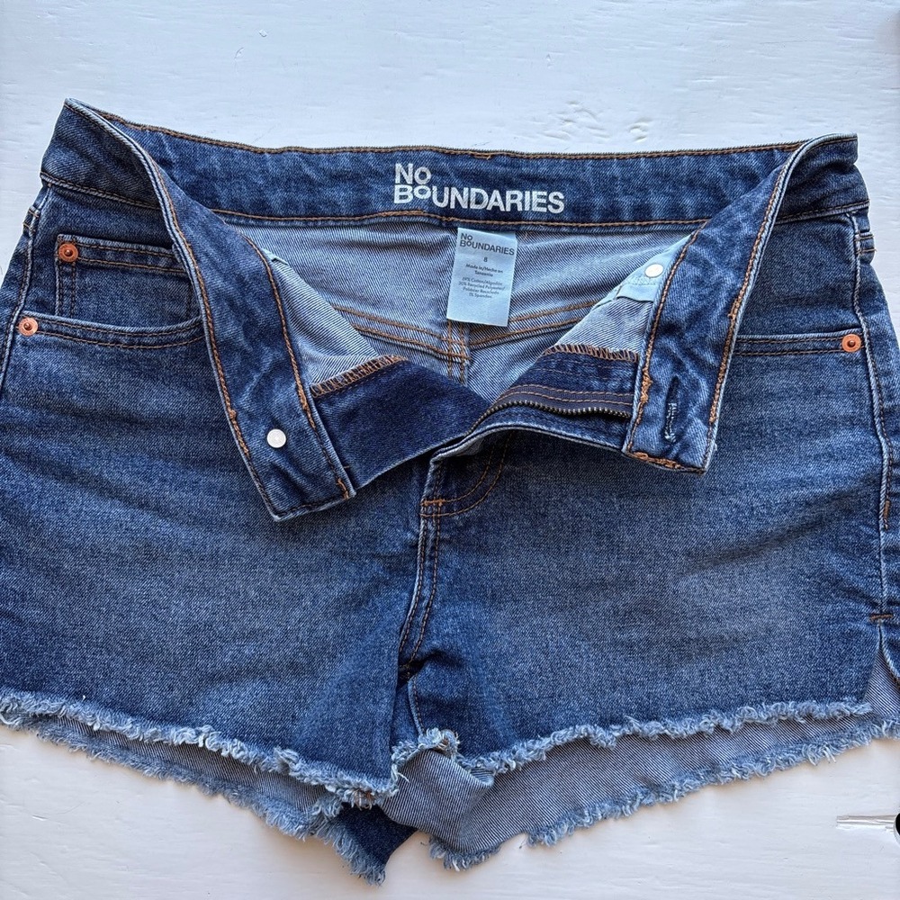 No Boundaries Women 8 Denim Short Bundle 2pk Blue Raw Hem Light Dark Wash Summer - Picture 2 of 12